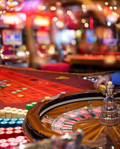 Aviator game interface showing live multiplier counter and cash-out button